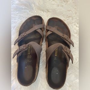 Used still alot of wear in them. They’re size 39/8-8 1/2 but fit more like 7 1/2